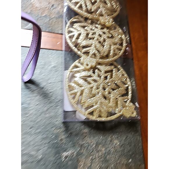 Glitter Round Snowflake Christmas Ornaments LOTS OF GLITTER Set of 4 Gold - Picture 4 of 4